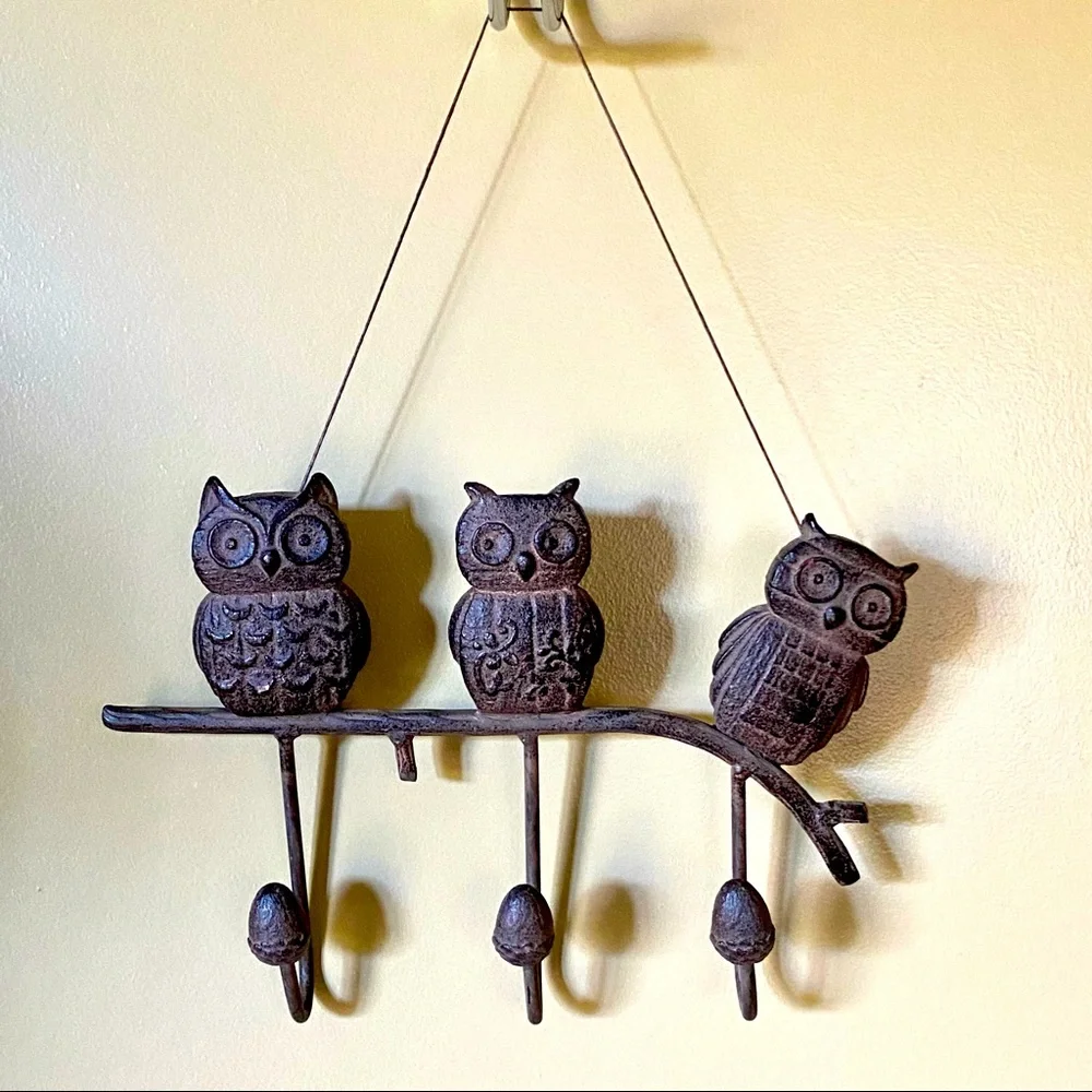 Adorable Owl Family Wall Hanging with Three Hooks